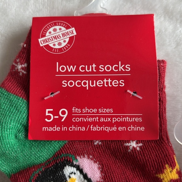 PENGUIN Christmas Socks Holiday bundle 3 pair women's shoe size 5-9 NWT penguins - Picture 6 of 7